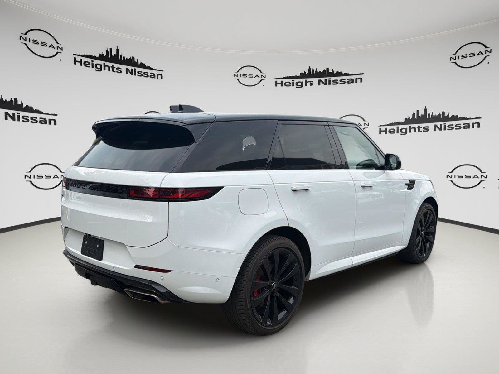 Used 2024 Land Rover Range Rover Sport Dynamic SE AWD/4WD image 5