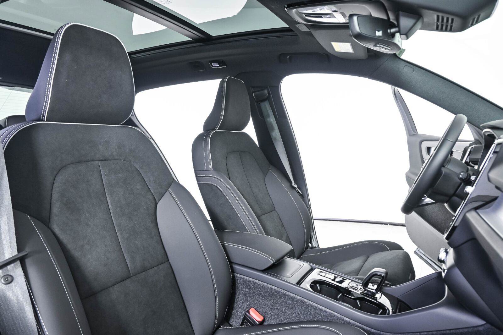 New 2026 Volvo XC40 B5 Ultra w/ Protection Package Premier AWD/4WD image 23