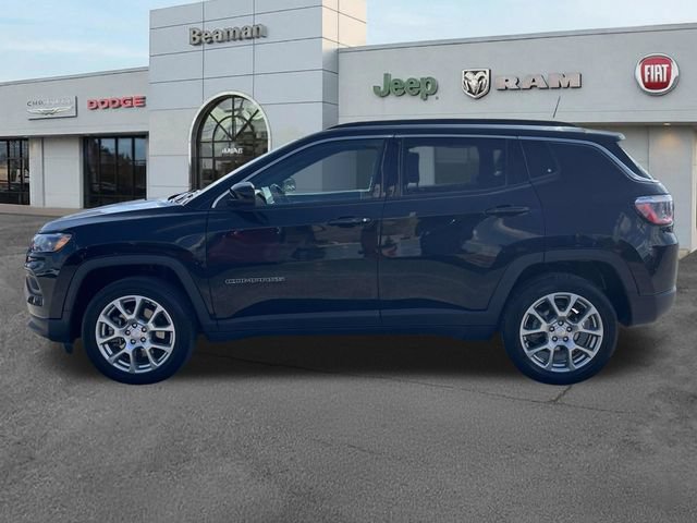 Used 2023 Jeep Compass Latitude AWD/4WD image 4