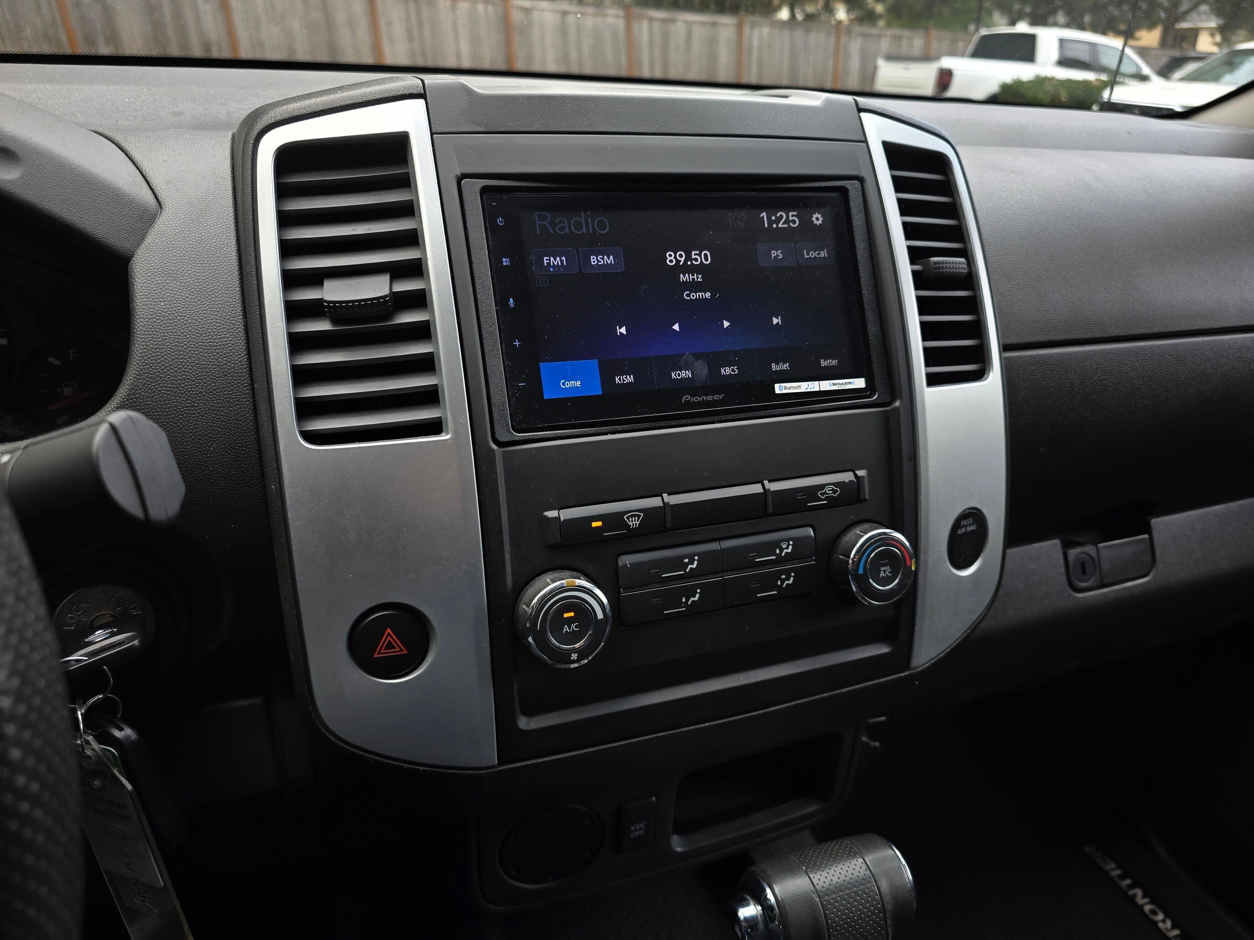 Used 2011 Nissan Frontier SV image 26