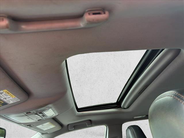 Used 2016 Toyota Highlander XLE w/ Four Season Floor Mat Package AWD/4WD image 22