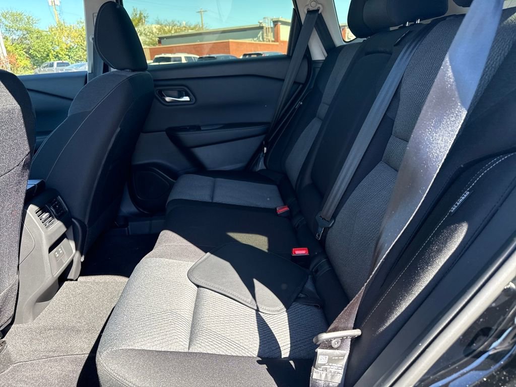 Used 2025 Nissan Rogue SV image 30