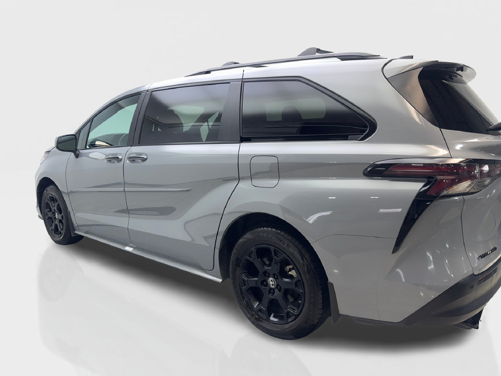 Used 2025 Toyota Sienna XLE Woodland Edition AWD/4WD image 16
