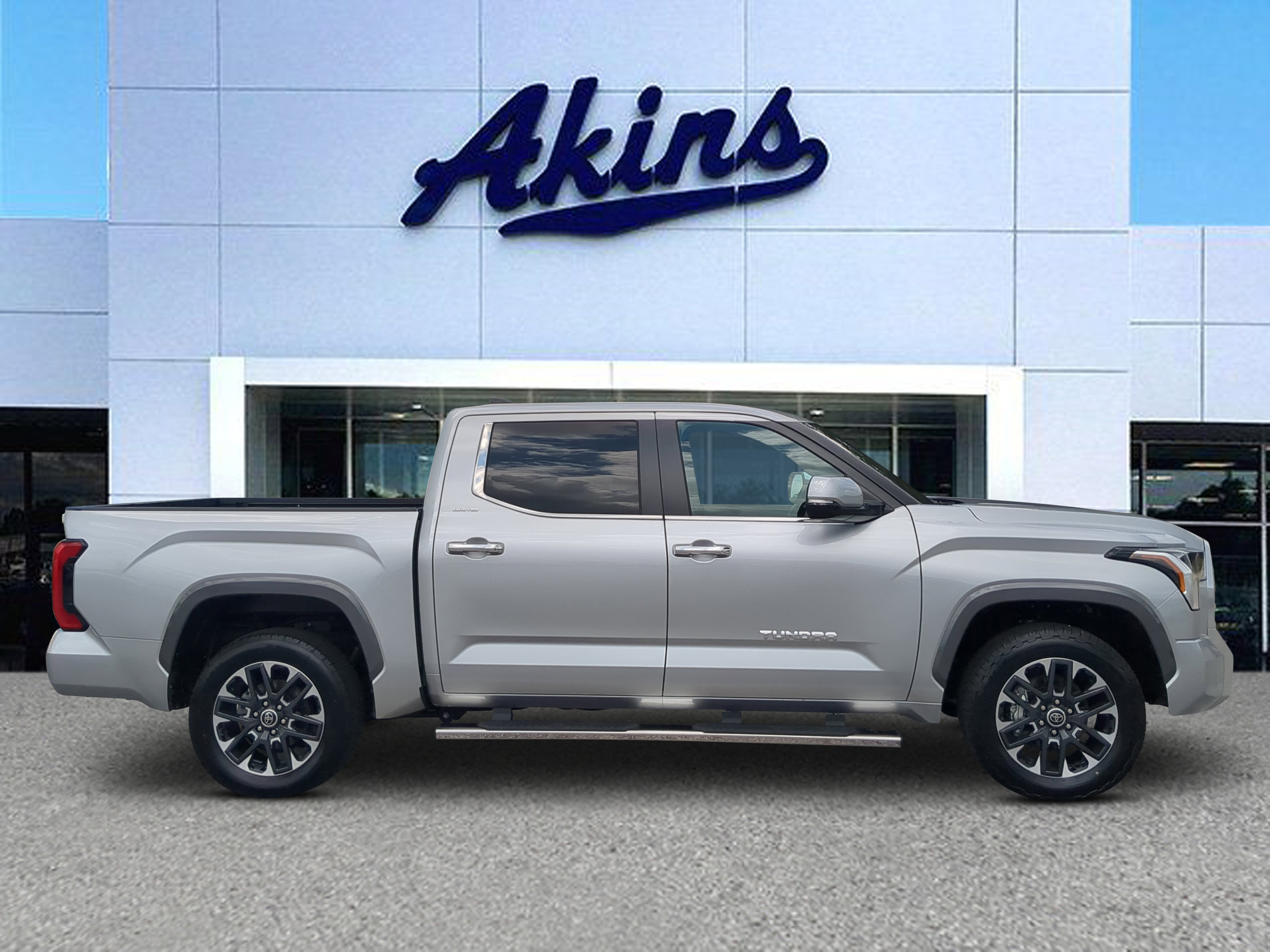 Used 2024 Toyota Tundra Limited w/ Power Package AWD/4WD image 1