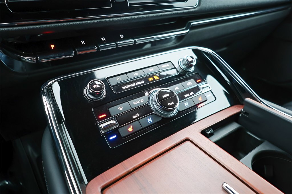 Used 2023 Lincoln Navigator Reserve image 16