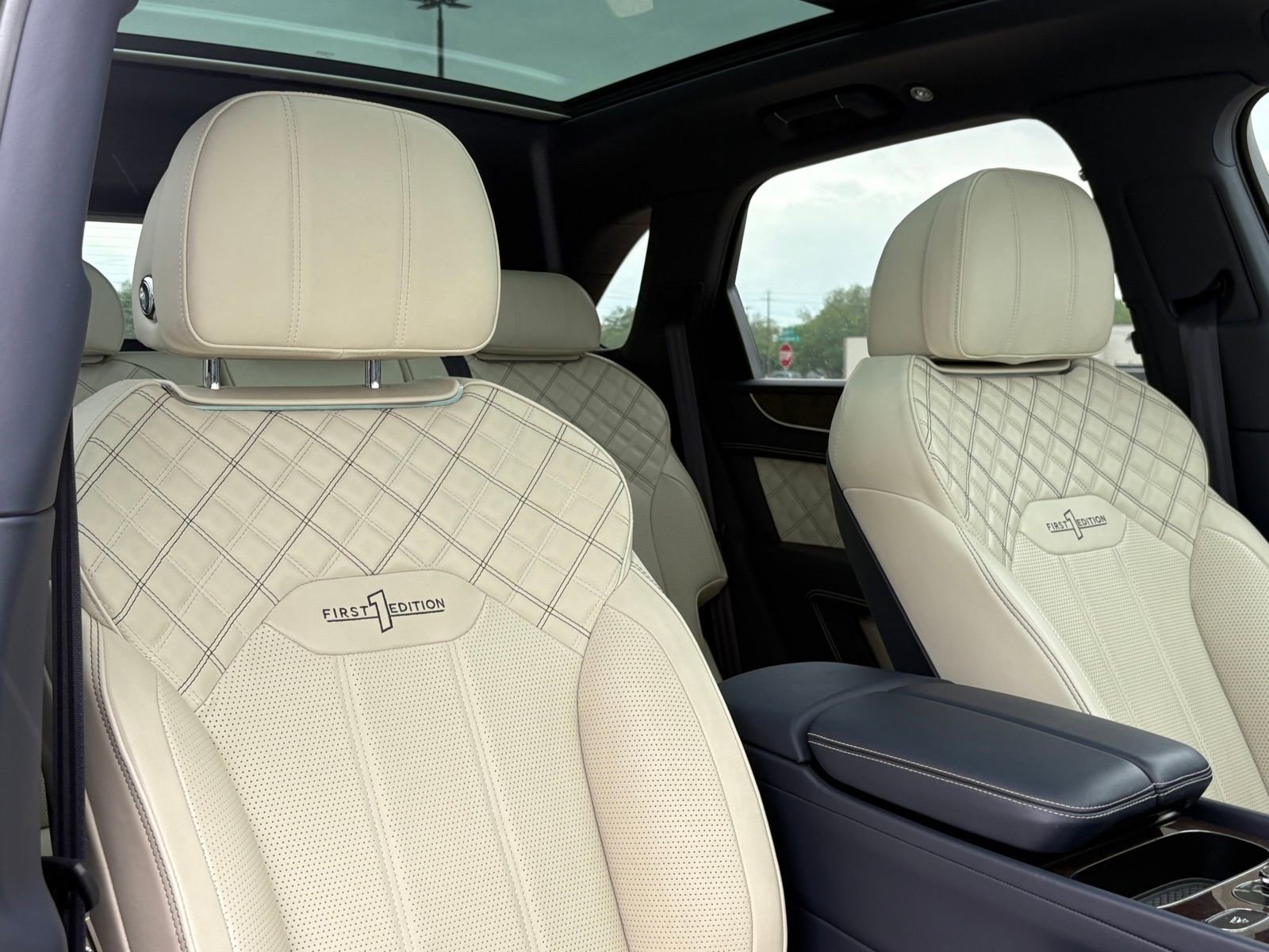 Used 2021 Bentley Bentayga AWD/4WD image 54