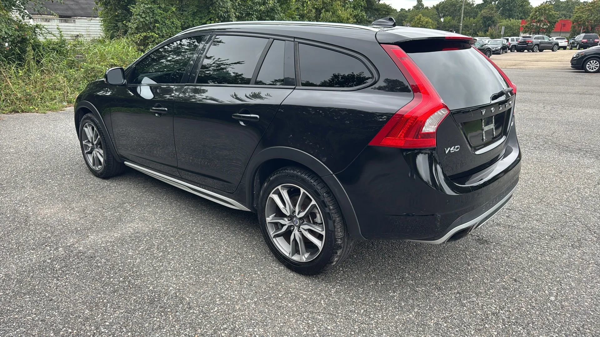 Used 2017 Volvo V60 T5 Cross Country w/ Climate Package image 7