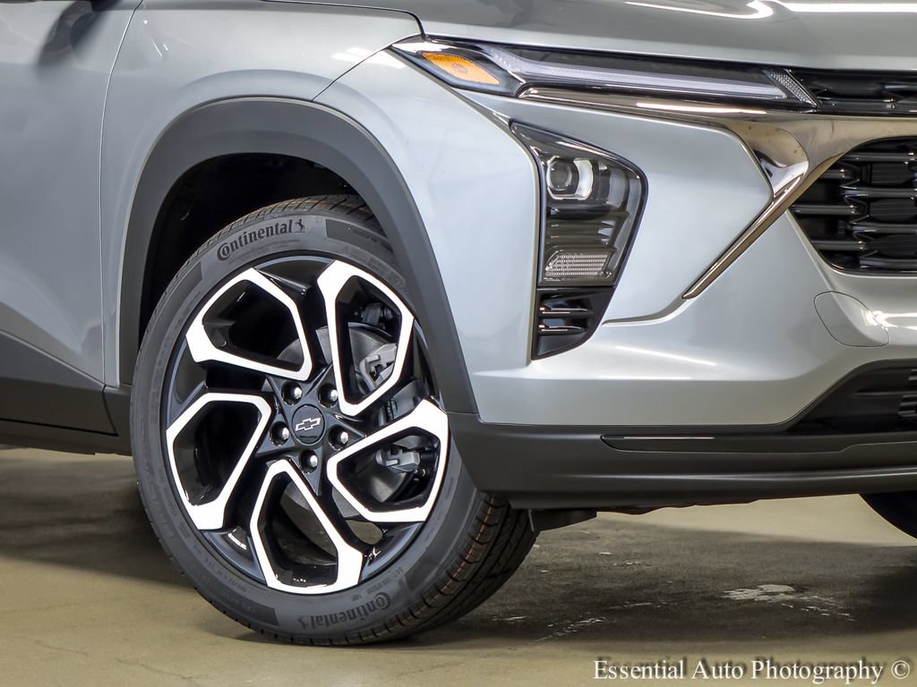 New 2026 Chevrolet Trax RS w/ Sunroof Package FWD image 4