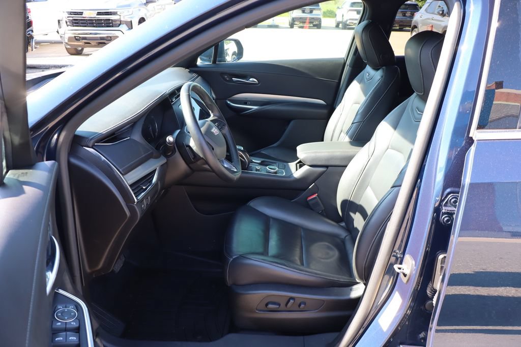 Used 2019 Cadillac XT4 Premium Luxury w/ Cold Weather Package AWD/4WD image 11