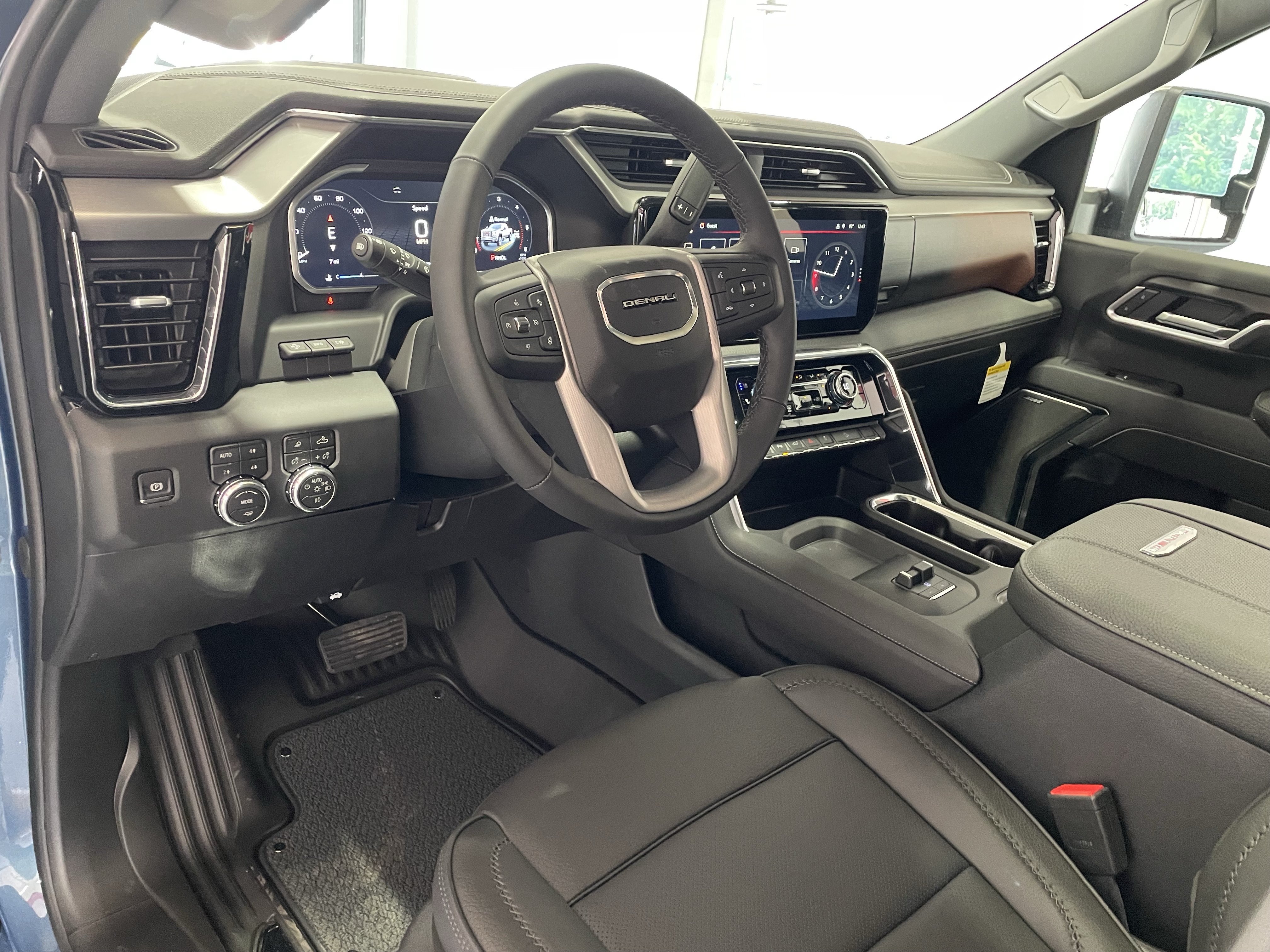 New 2026 GMC Sierra 2500 Denali w/ Denali Reserve Package AWD/4WD image 13
