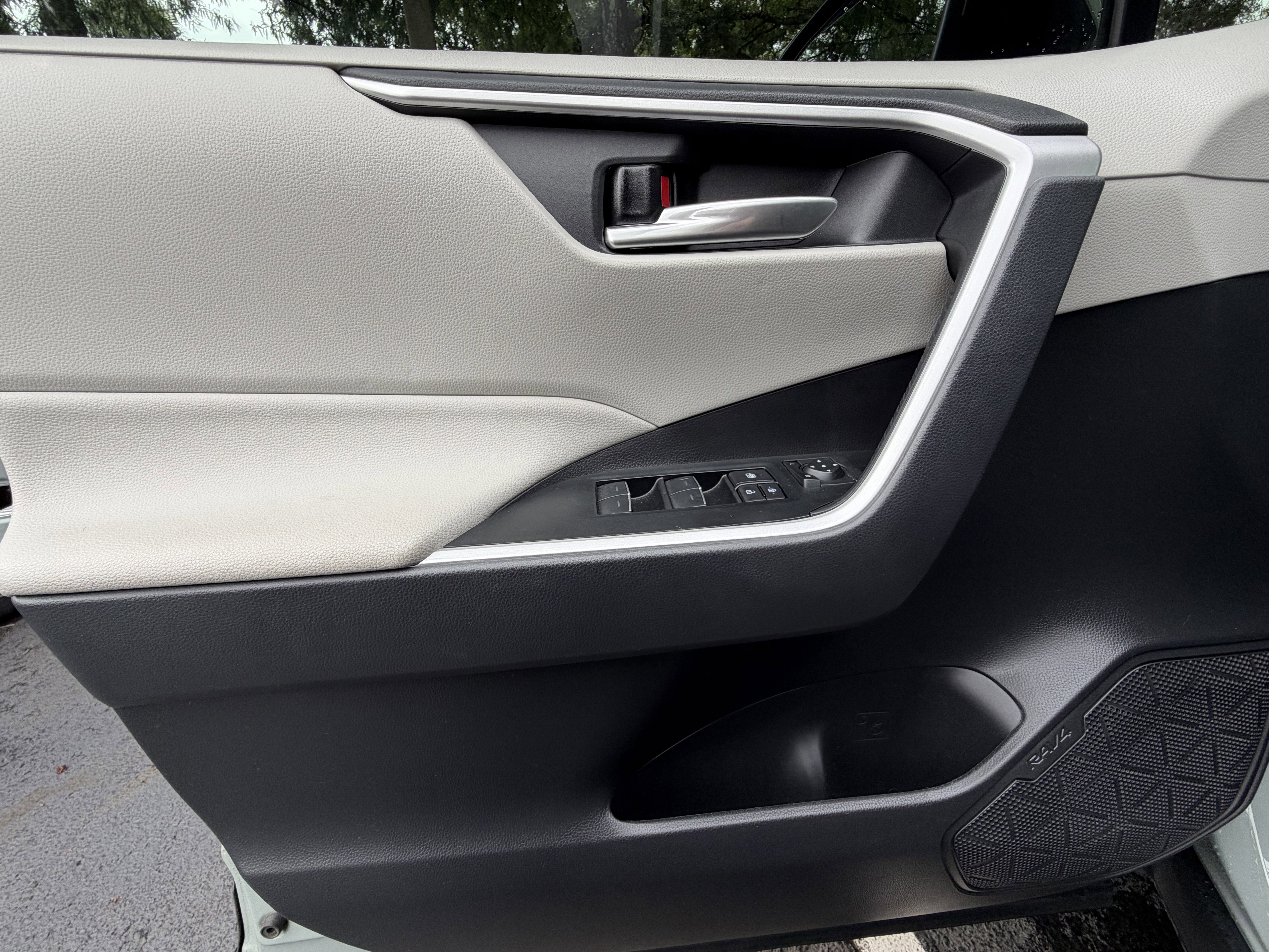 Used 2023 Toyota RAV4 XLE FWD image 13