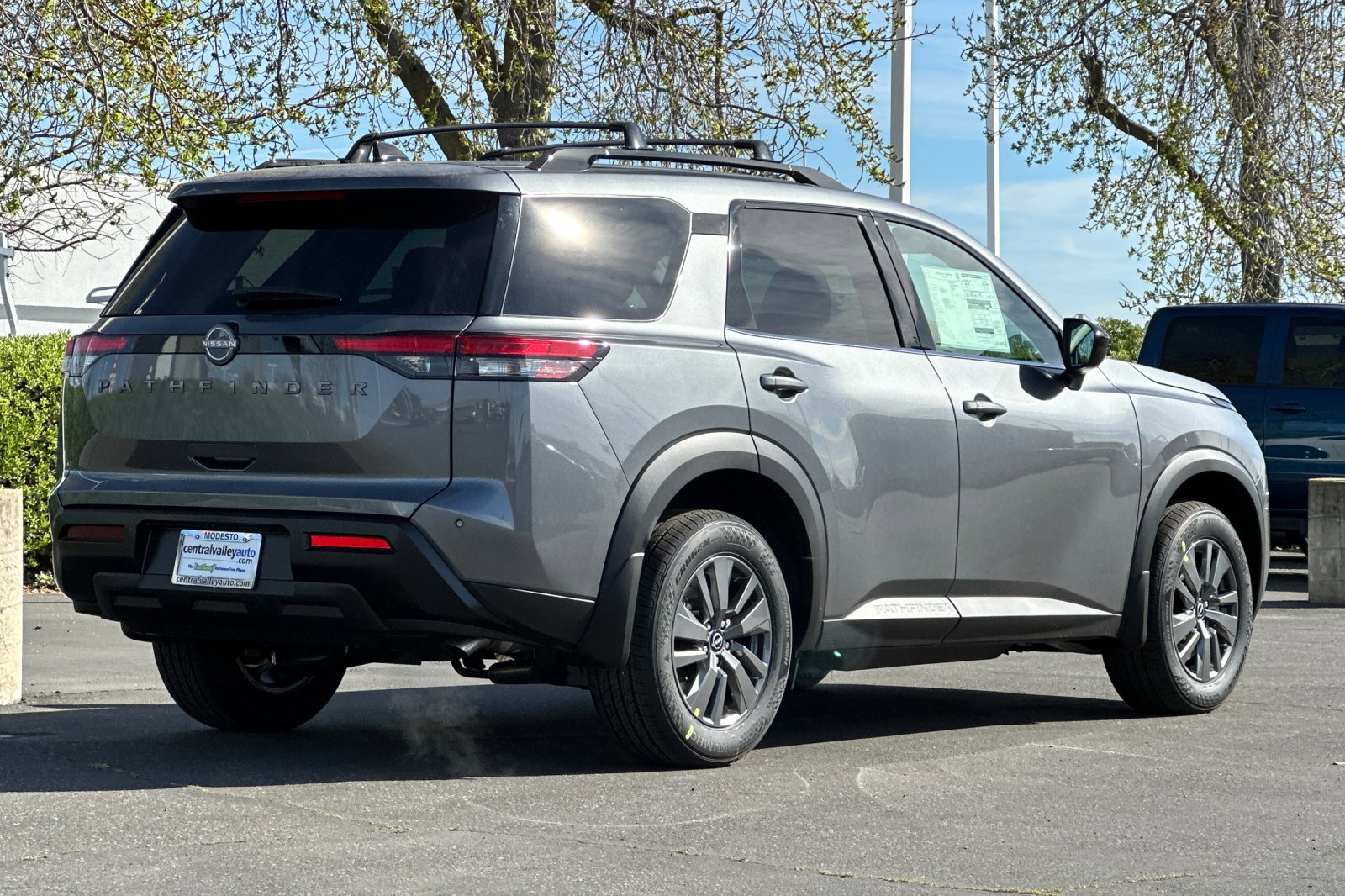 New 2026 Nissan Pathfinder SV image 4