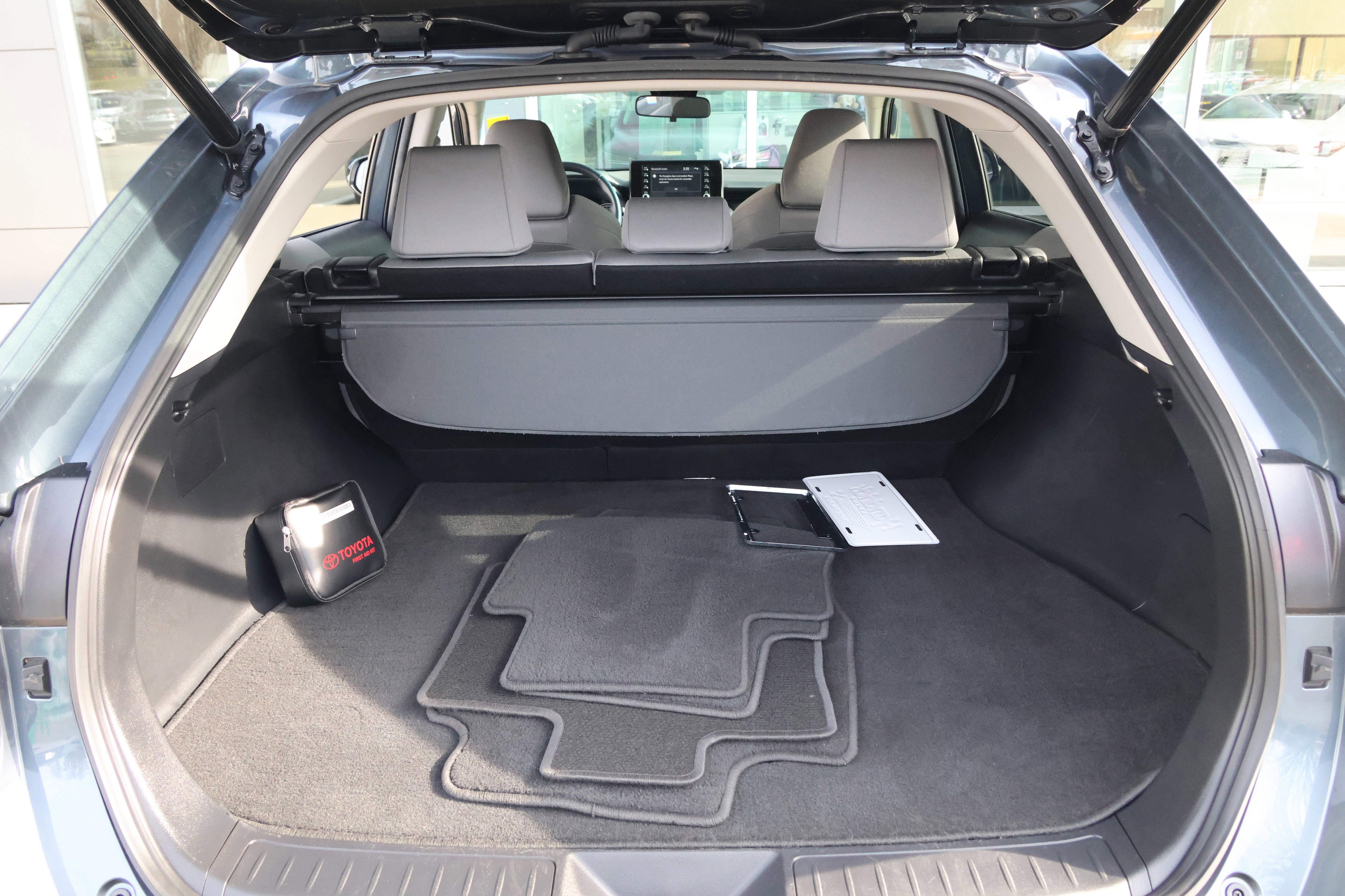 Used 2022 Toyota Venza LE image 36