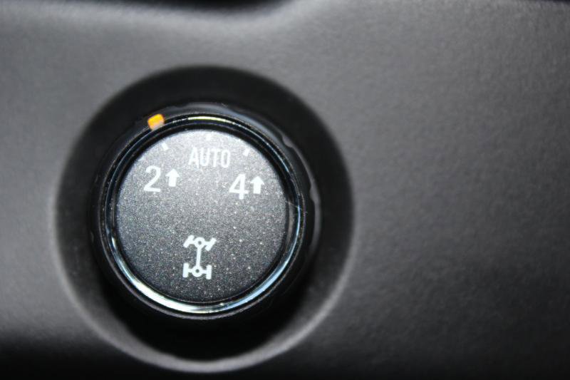 Used 2015 Chevrolet Suburban LT image 14