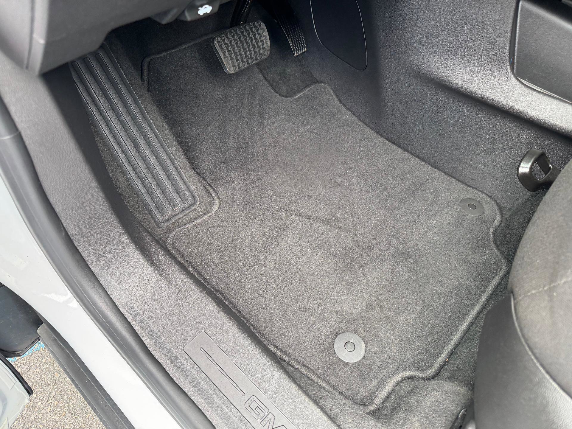 Used 2024 GMC Terrain SLE image 12