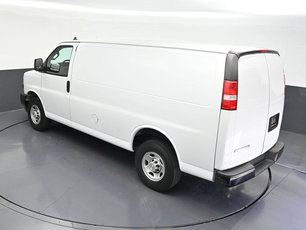 Used 2022 Chevrolet Express 2500 w/ Driver Convenience Package RWD image 18