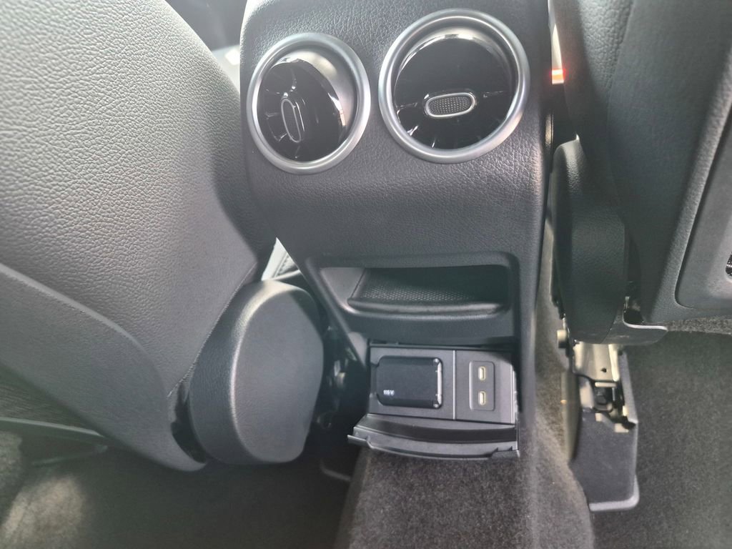 Used 2025 Mercedes-Benz GLA 250 image 35