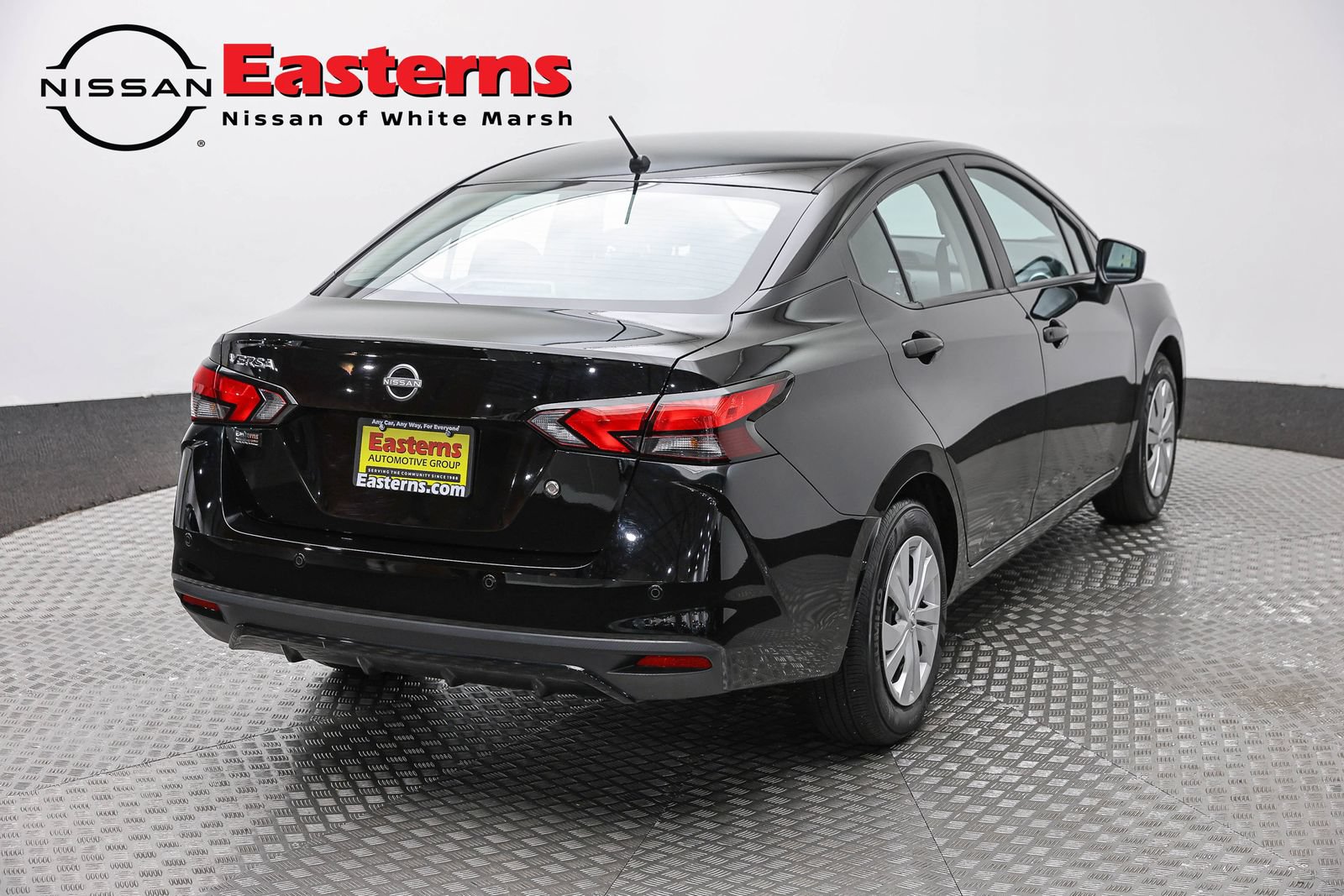 Used 2025 Nissan Versa S FWD image 5