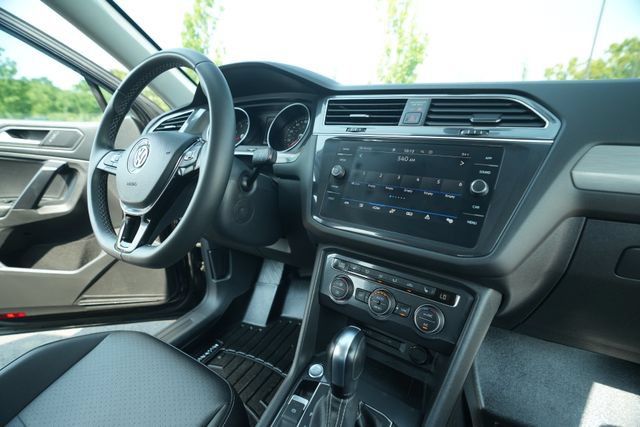 Used 2021 Volkswagen Tiguan SE AWD/4WD image 37