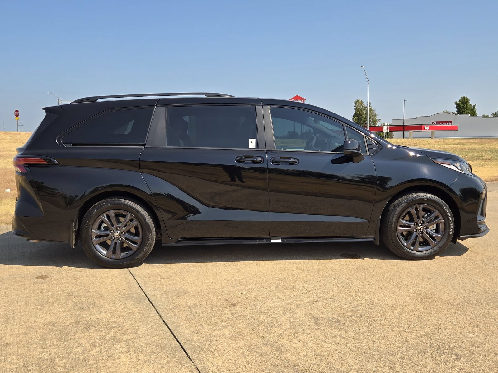 New 2026 Toyota Sienna XSE AWD/4WD image 7