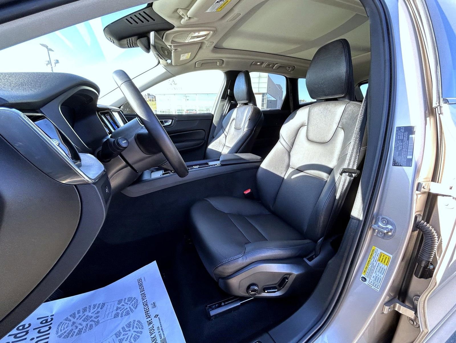 Used 2025 Volvo XC60 B5 Plus image 10