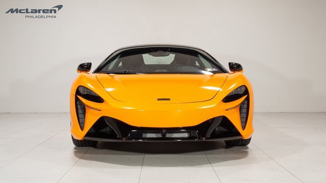 New 2025 McLaren Artura image 2
