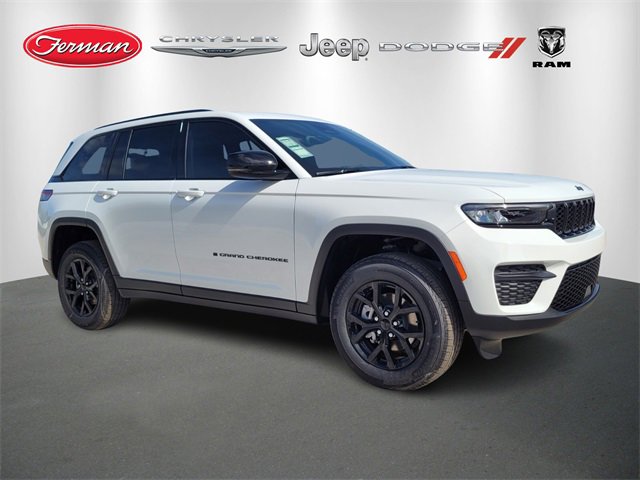 Used 2025 Jeep Grand Cherokee Altitude image 1