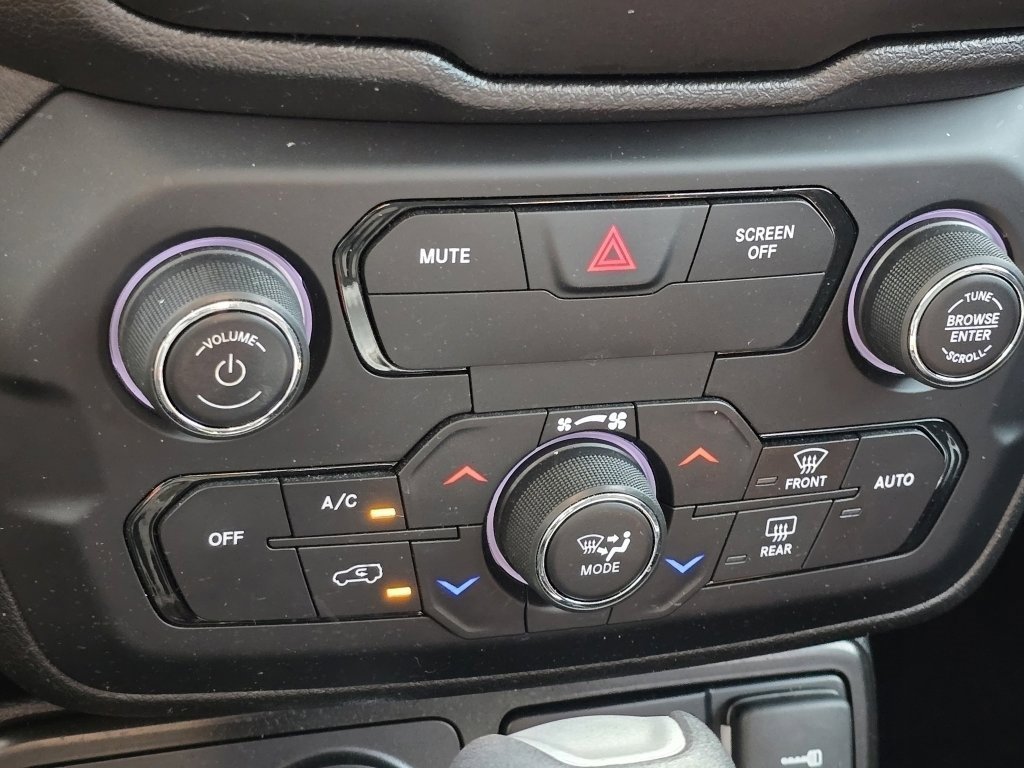 Used 2020 Jeep Renegade Latitude image 29