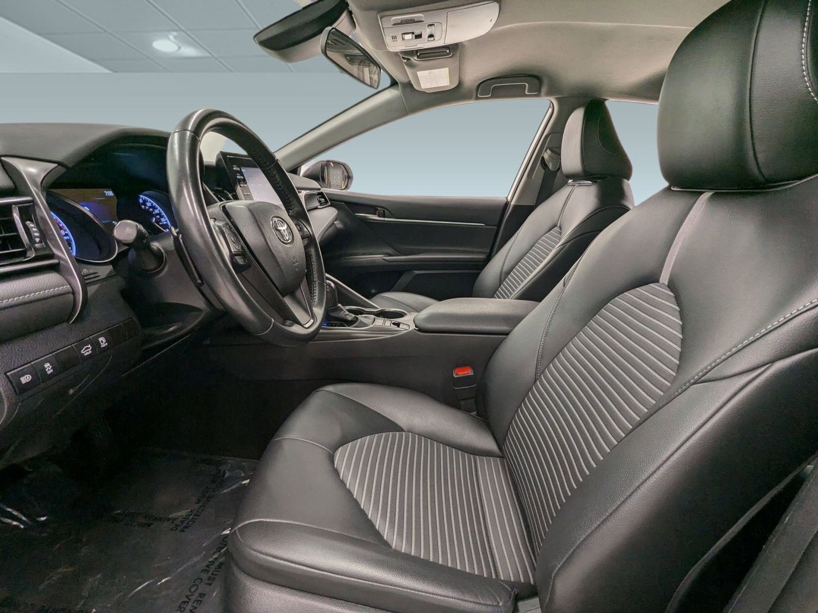 Used 2023 Toyota Camry SE image 4