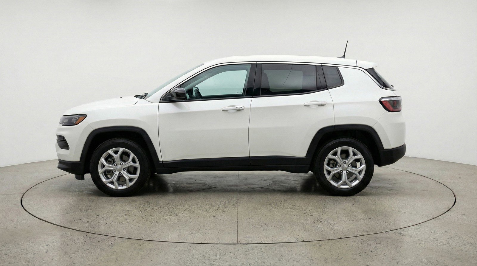 Used 2025 Jeep Compass Latitude AWD/4WD image 5