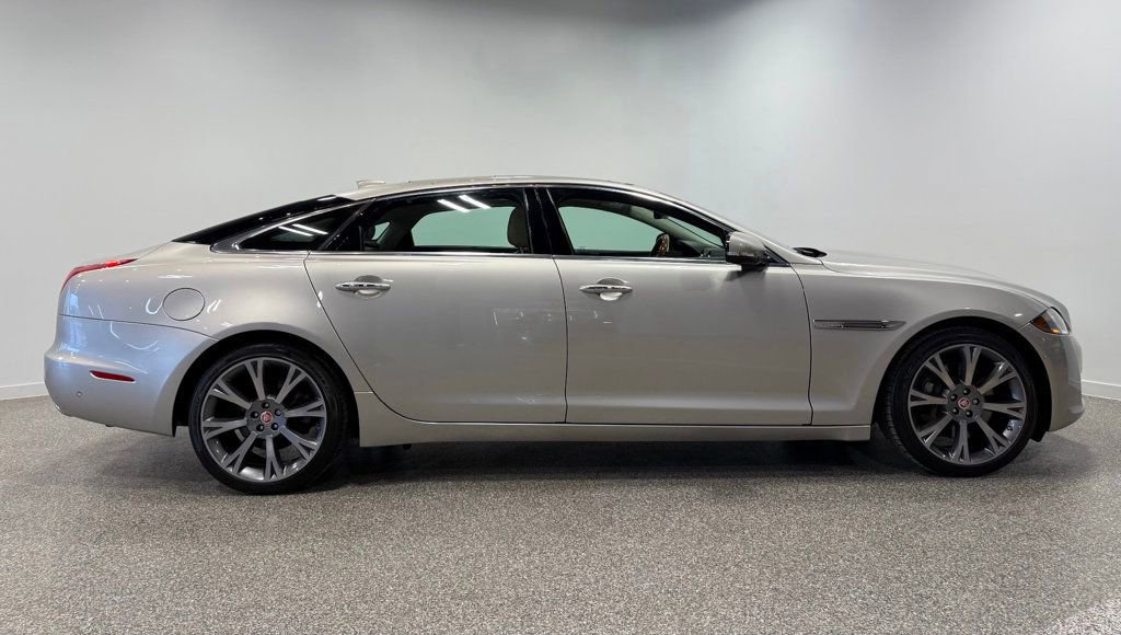 Used 2017 Jaguar XJ L Portfolio image 24
