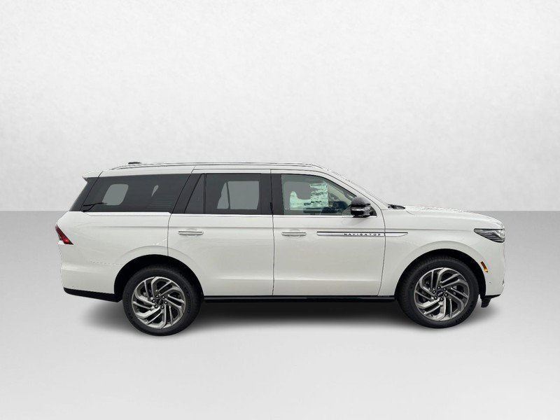 New 2025 Lincoln Navigator Reserve image 4