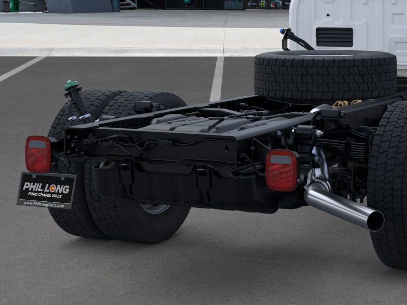 New 2025 Ford F550 4x4 Crew Cab image 21