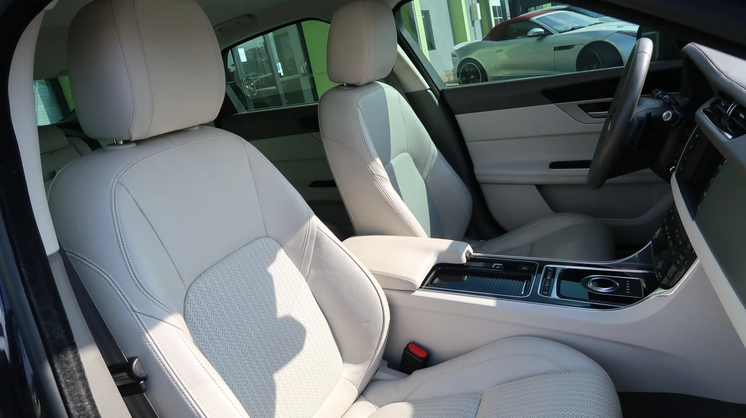 Used 2017 Jaguar XF Prestige RWD image 28