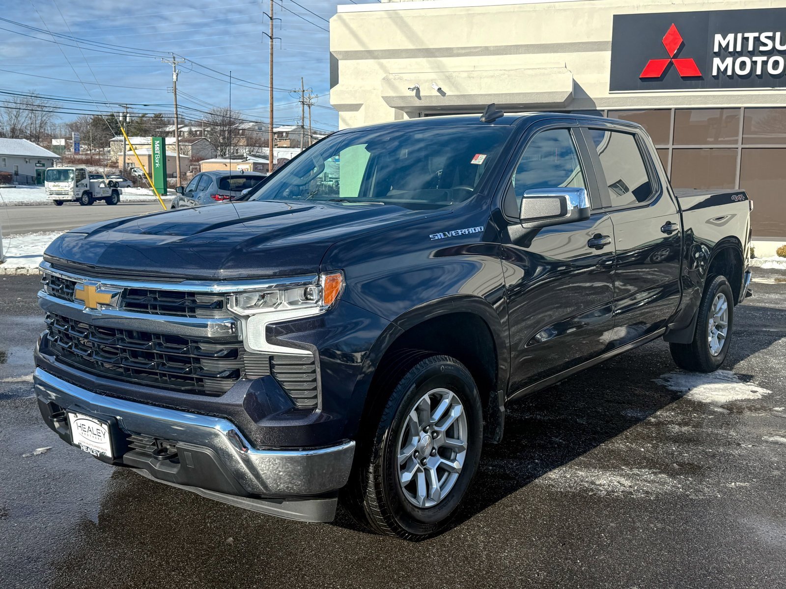 Used 2022 Chevrolet Silverado 1500 LT image 3