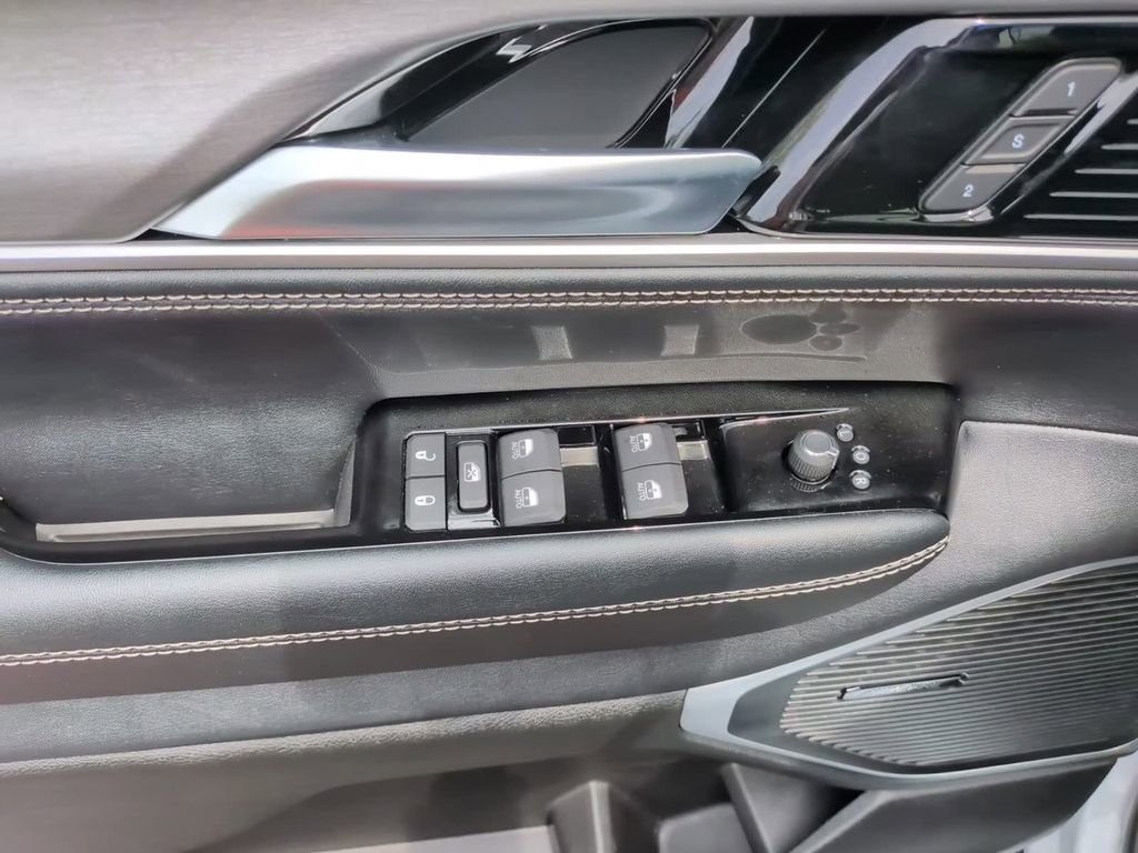 Certified 2025 Jeep Wagoneer Series II w/ Premium Group I AWD/4WD image 21