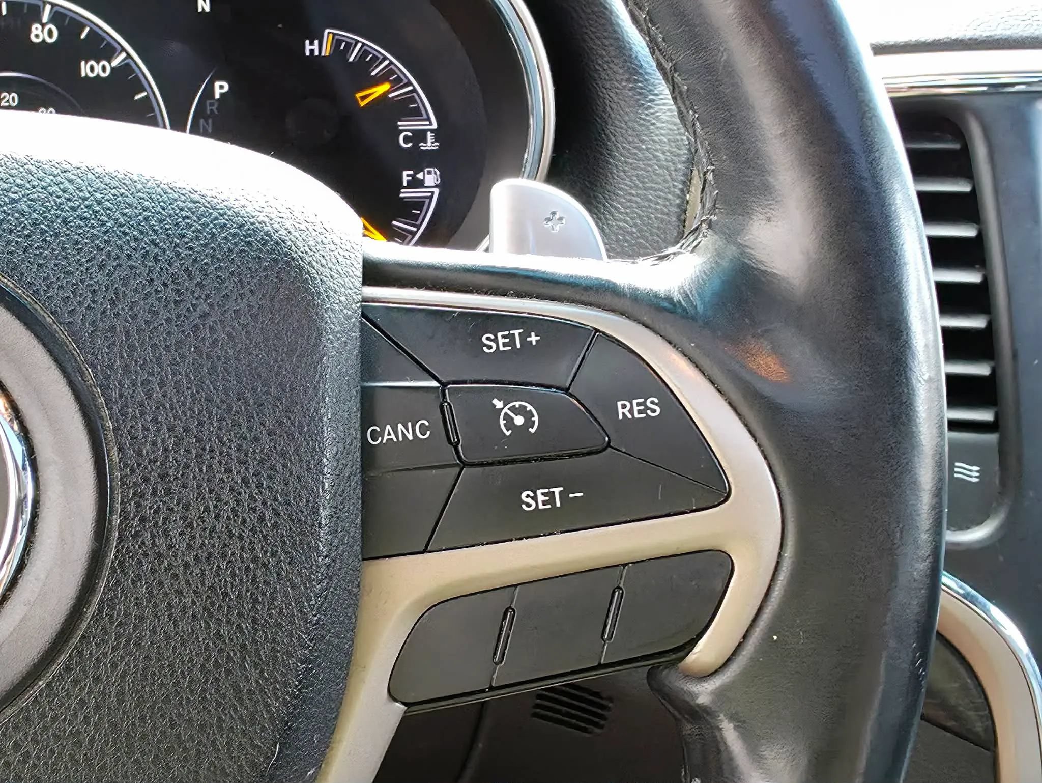 Used 2014 Jeep Grand Cherokee Laredo w/ Security & Convenience Group AWD/4WD image 17