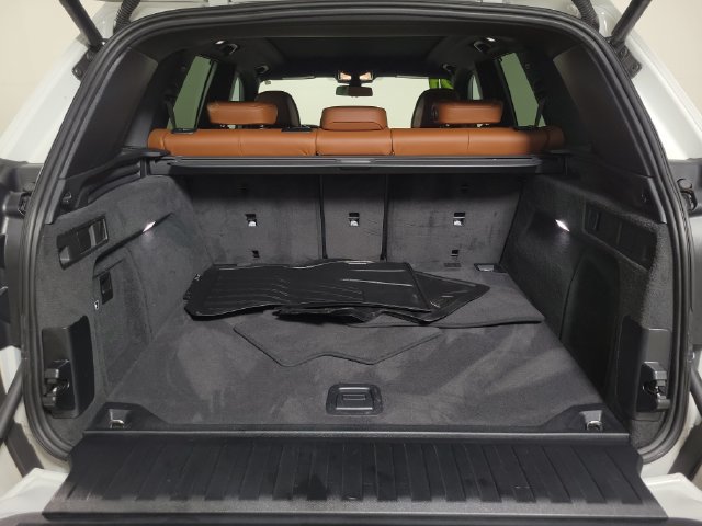 Used 2021 BMW X5 xDrive40i w/ M Sport Package AWD/4WD image 7
