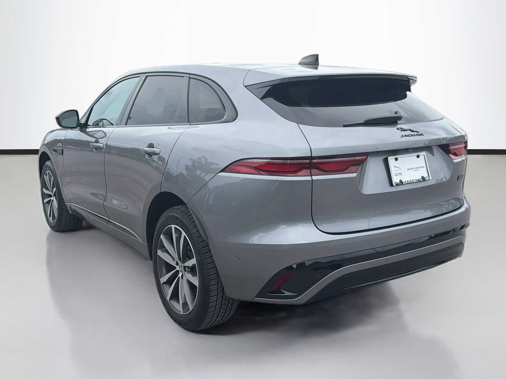 Used 2026 Jaguar F-PACE R-Dynamic S AWD/4WD image 3