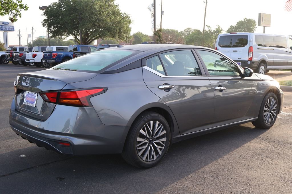 Used 2025 Nissan Altima 2.5 SV FWD image 11