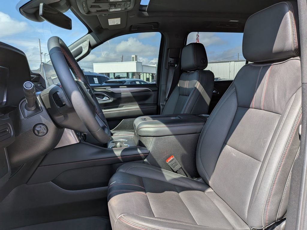 Used 2024 Chevrolet Suburban RST w/ Luxury Package image 14