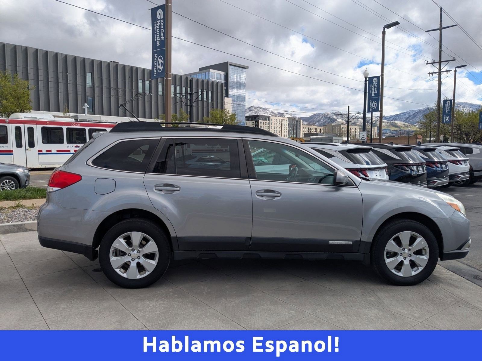 Used 2011 Subaru Outback 2.5i Limited w/ PWR Moonroof Pkg image 2