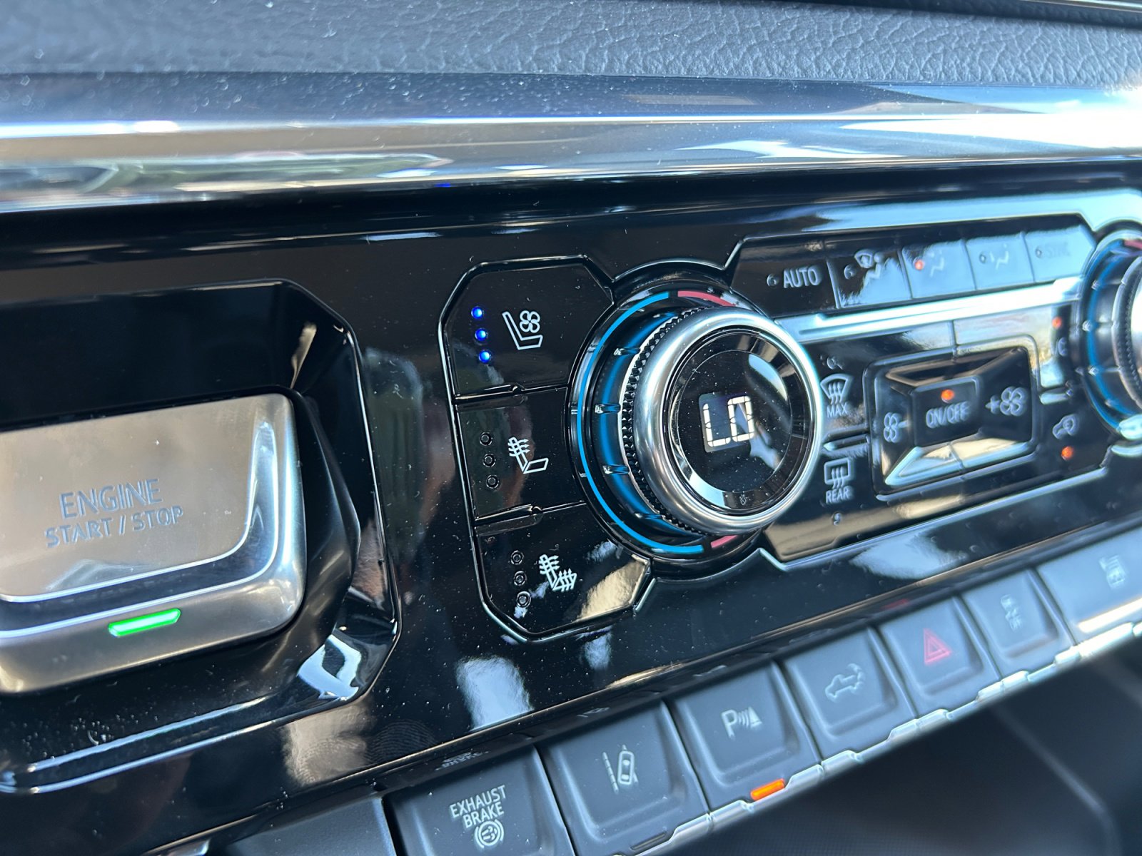 New 2026 GMC Sierra 3500 Denali w/ Denali Reserve Package image 25