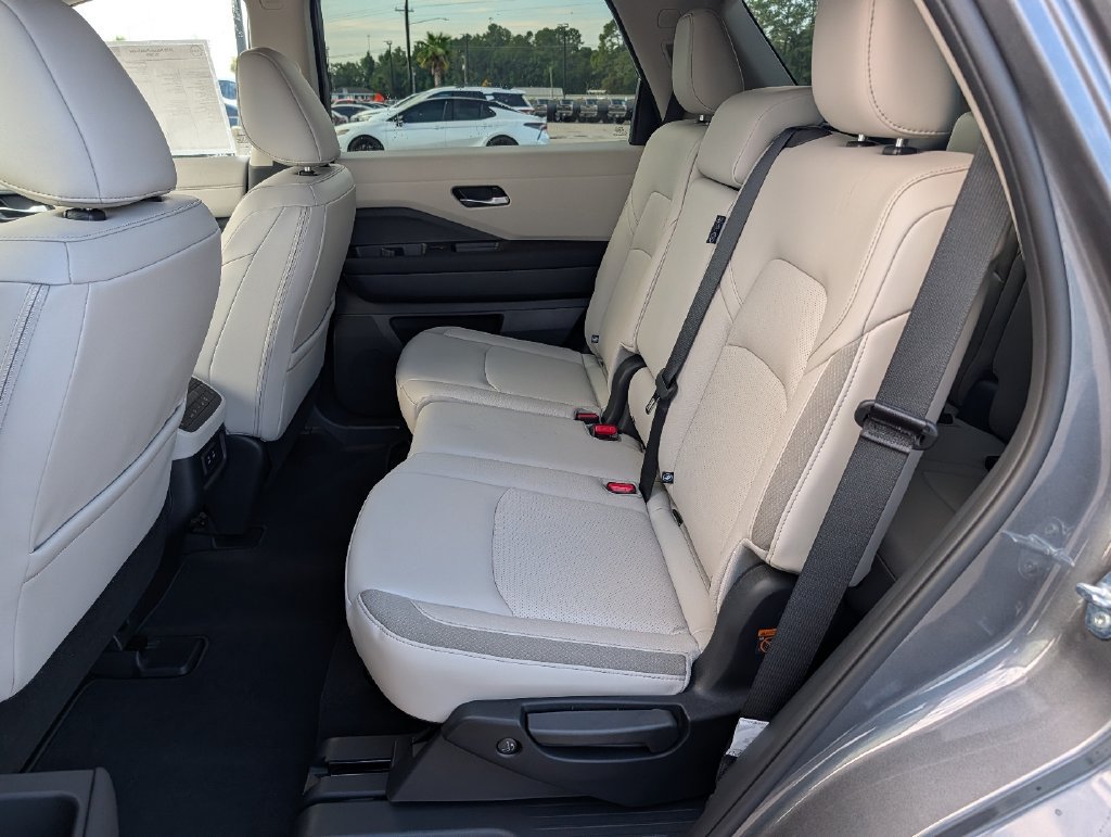New 2026 Nissan Pathfinder SL FWD image 34