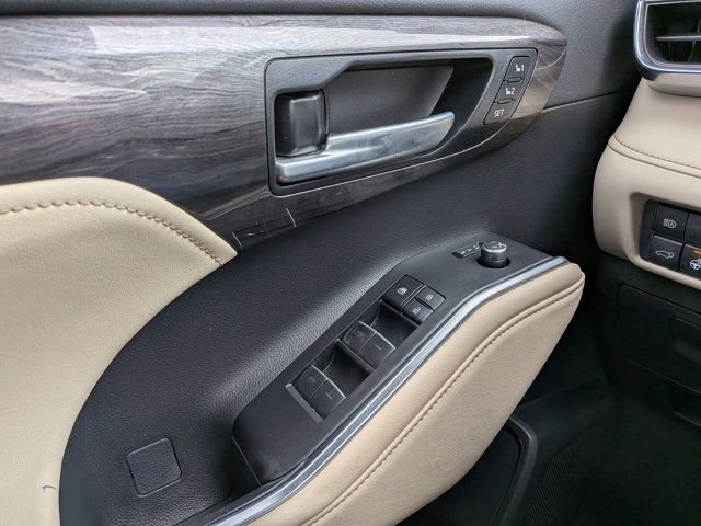 Used 2023 Toyota Highlander Limited image 27