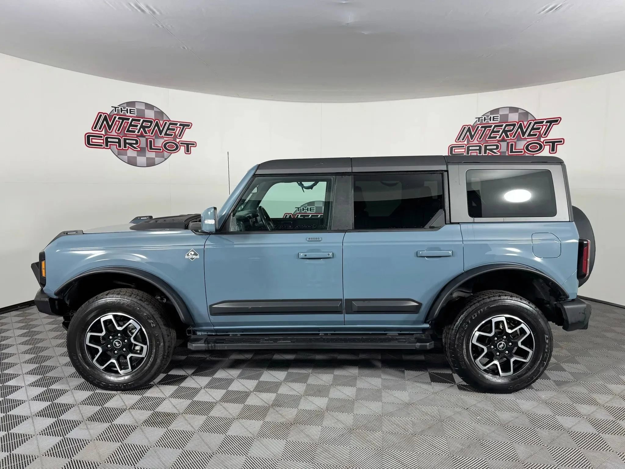 Used 2023 Ford Bronco Outer Banks image 4