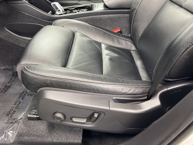 Used 2023 Volvo XC40 B5 Plus w/ Driver Assist Package image 14
