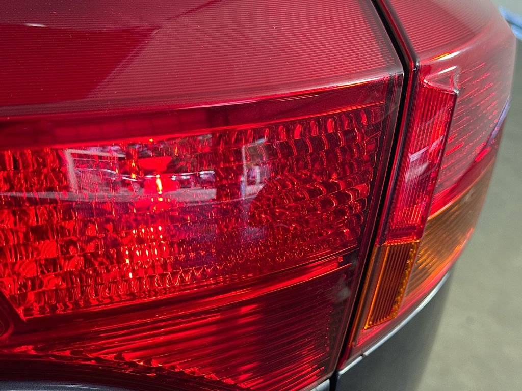 Used 2013 Toyota RAV4 Limited AWD/4WD image 32