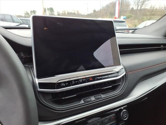 Used 2025 Jeep Compass Trailhawk w/ Trailhawk Elite Group AWD/4WD image 21