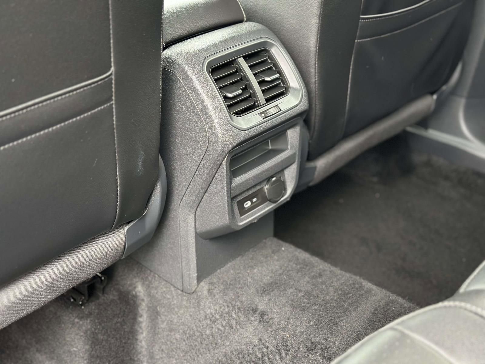 Used 2022 Volkswagen Tiguan SE image 9